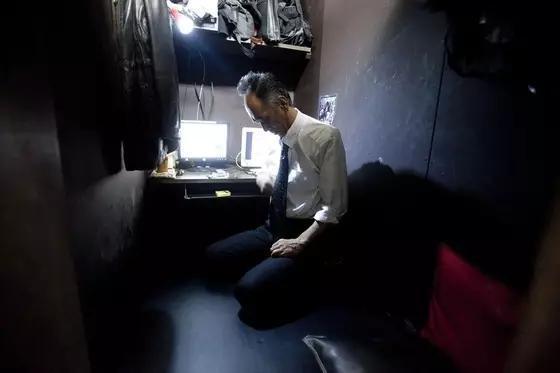 日本网民把网吧当旅馆激情一夜？ 网吧区成了难民区,日本网民评价中国高铁www.zhezhiju.com